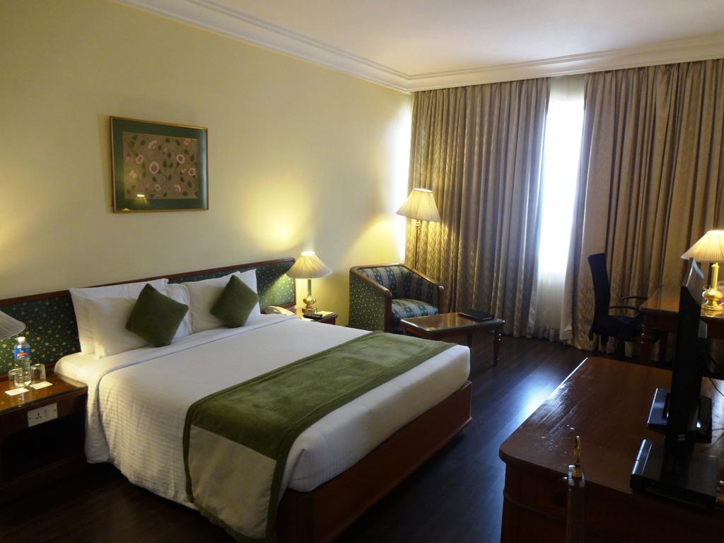 Royal Orchid Central Bangalore, Mg Road Room photo